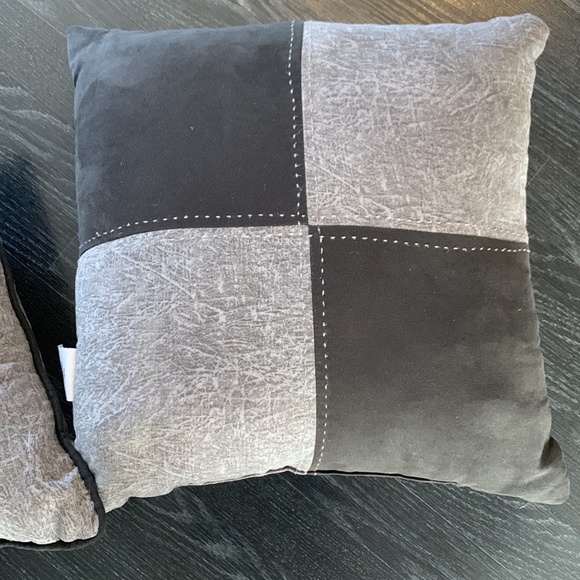 Two black grey pillows - Picture 2 of 7